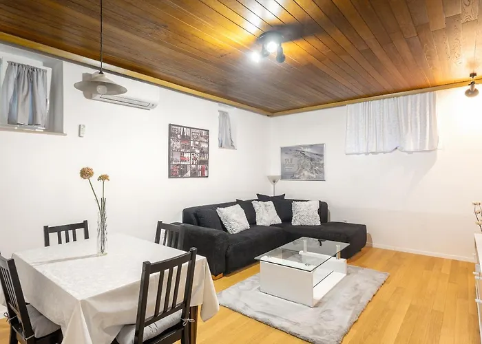 Viktor Apartment