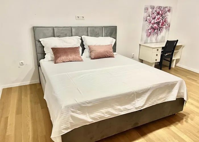 Viktor Apartment